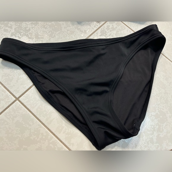 Selling all 3 together for $15 Victoria’s secret 34C swim top with 2 bottoms - Picture 2 of 8